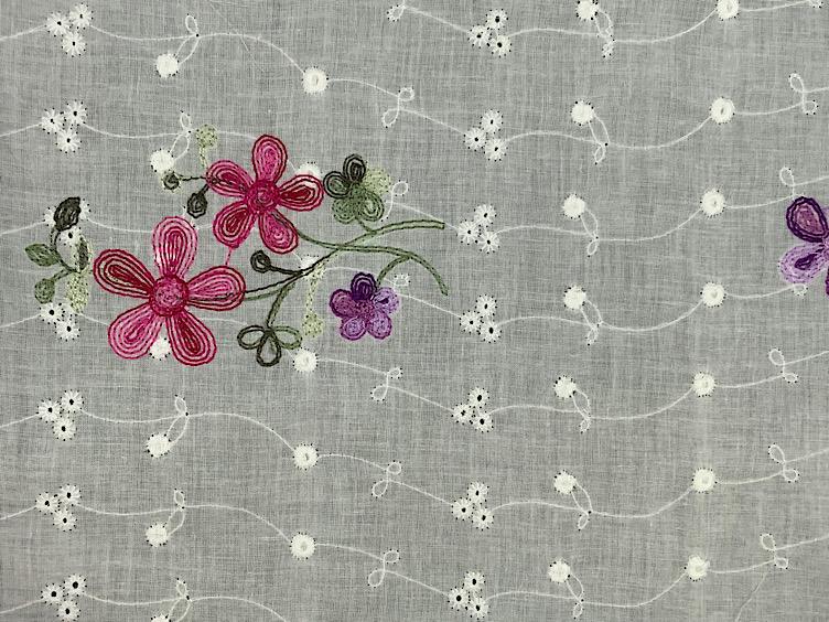 Bestickter Baumwollbatist mit blumiger Stickerei - 0