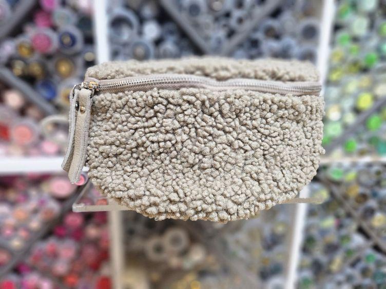 Bauchtasche Flausch, beige