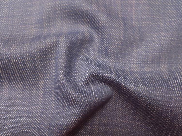 Schwerer Jeansstoff hellblau