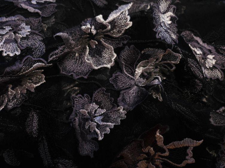 Tüllstickerei, schwarz und silber