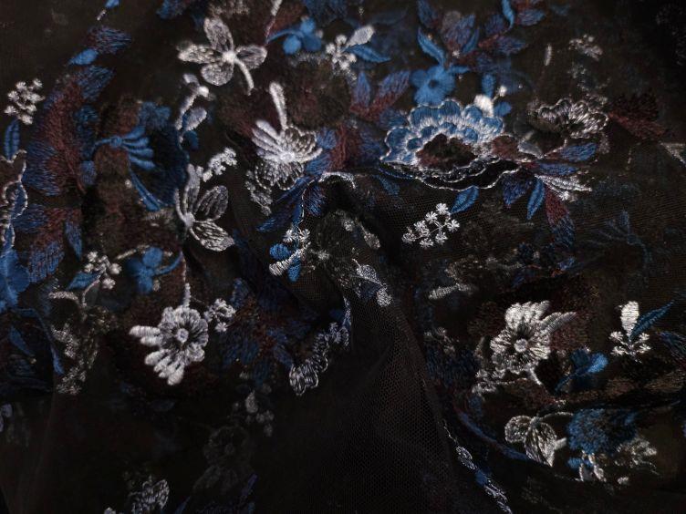 Tüllstickerei mit Bogenkante beidseitig, blau