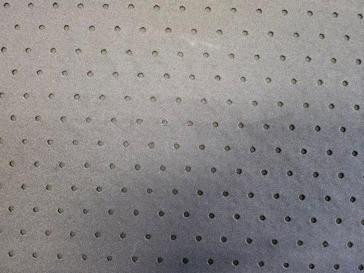 STOFFREST: Polyesterstoff mit Lochstuktur, schwarz - 1