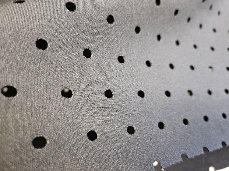 STOFFREST: Polyesterstoff mit Lochstuktur, schwarz - 0