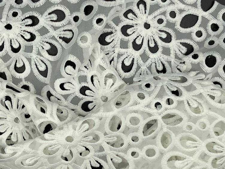 Wunderschöne weich fallende Spitze