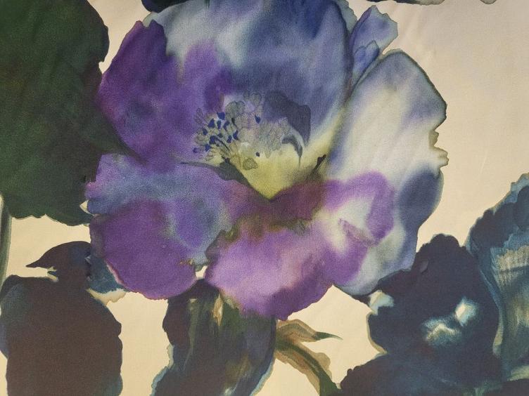 grossflächige Blumen auf beige - 0