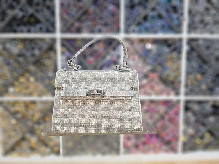Silberne Tasche mit Strasssteinen
